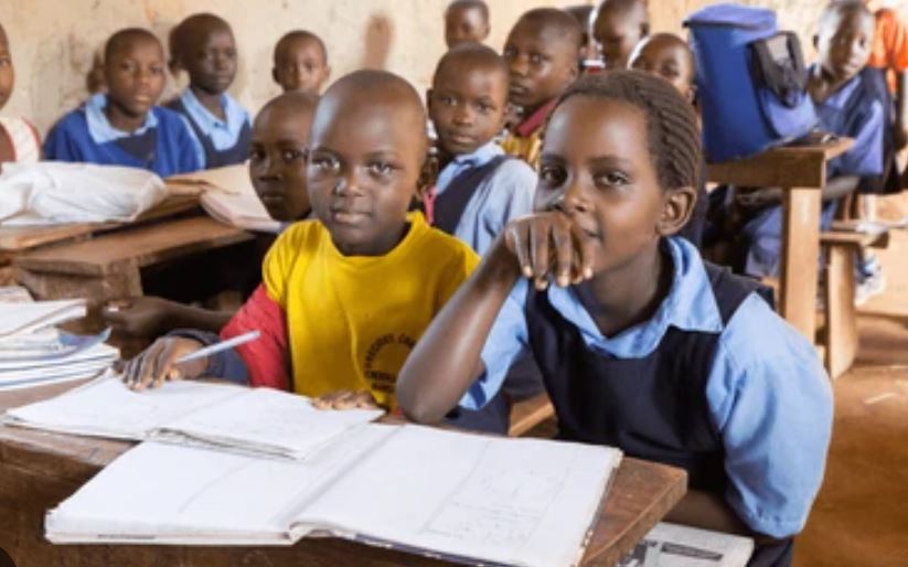 Préparer la rentrée scolaire en Afrique : un défi que nous relevons chaque année